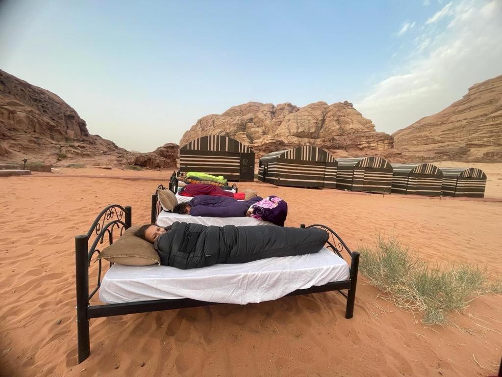 Hotel Bedouin Holidays Camp And Jeep Tours Wadi Rum Esterno foto