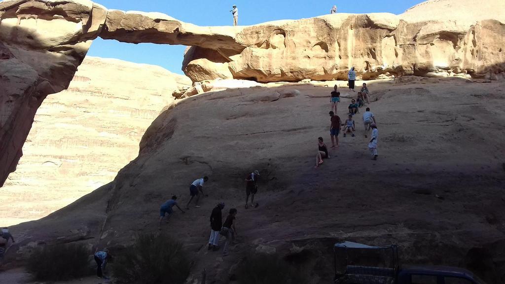 Hotel Bedouin Holidays Camp And Jeep Tours Wadi Rum Esterno foto